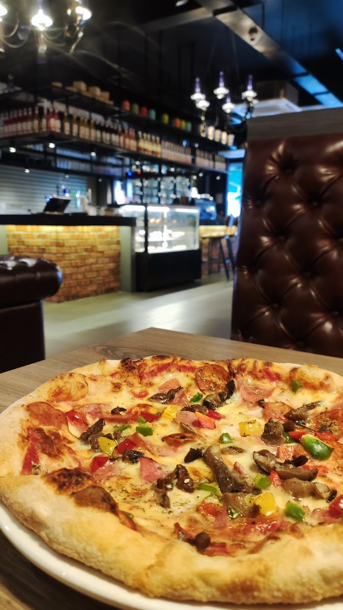 Pizza Italia Uptown Photo 7