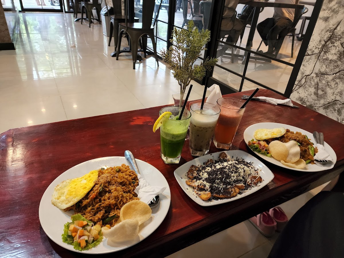 REPUBLIC PALANTA CAFE Photo 7