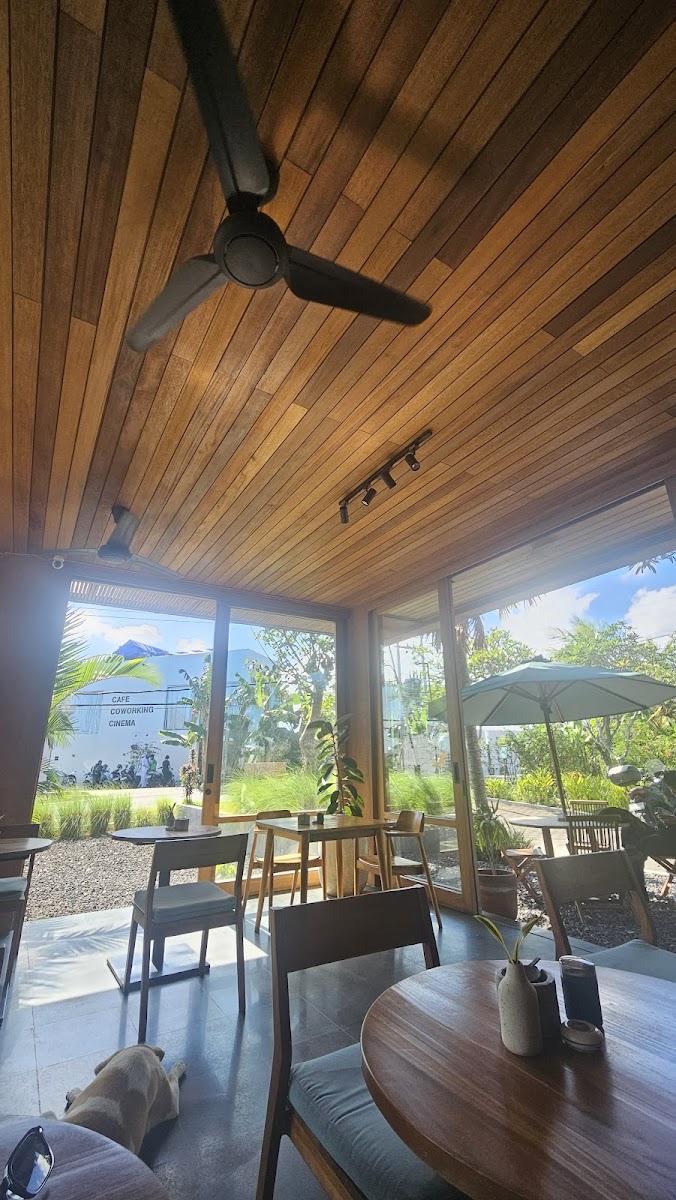 Arana Cafe Photo 3