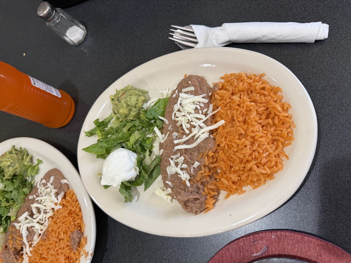 Dos Estados Mexican Restaurant Photo 3