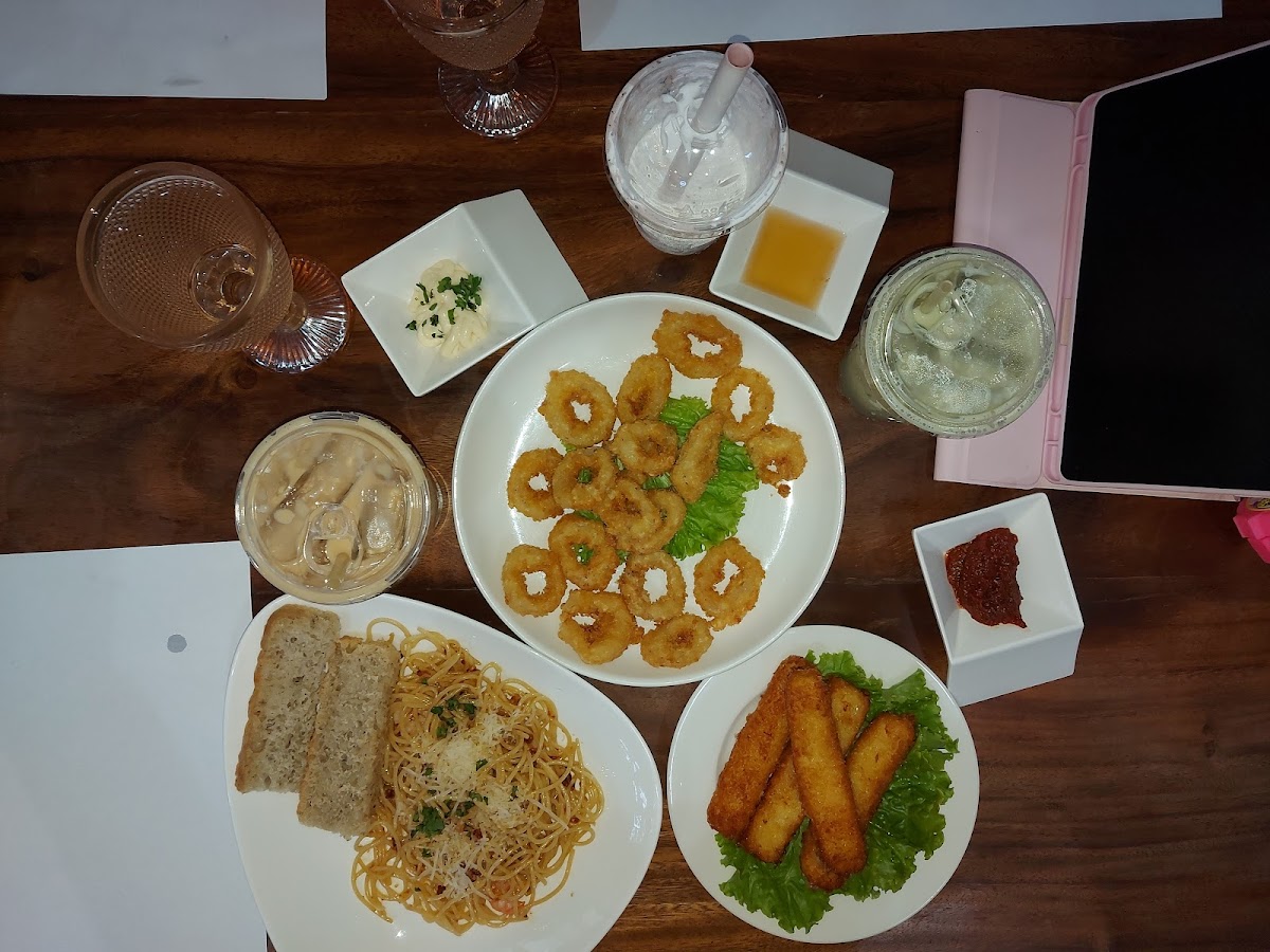 The Courtyard by BGMC Deli & Cafe Photo 10