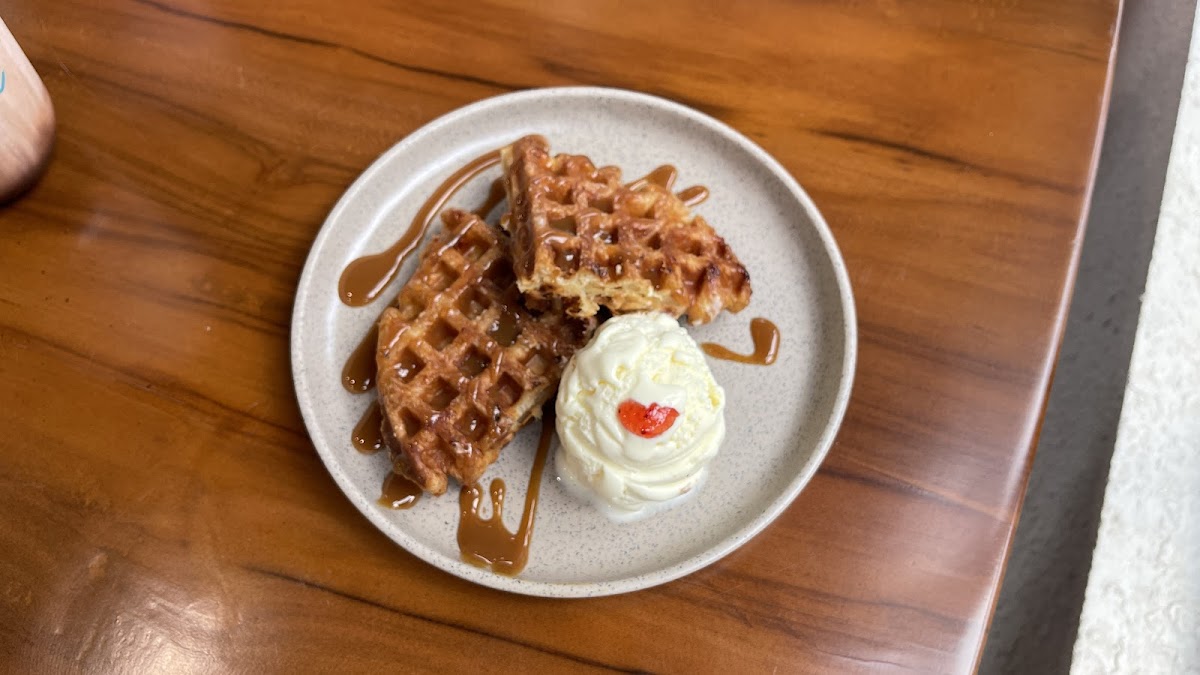 deLuna coffee & eatery Photo 3