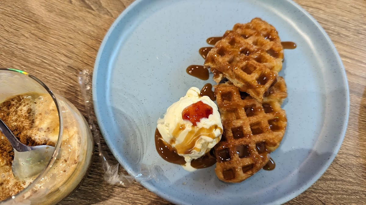 deLuna coffee & eatery Photo 9