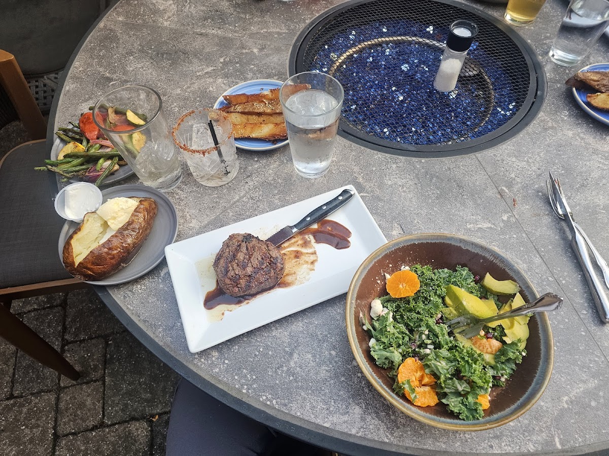 Lala's In The Lakes Photo 8