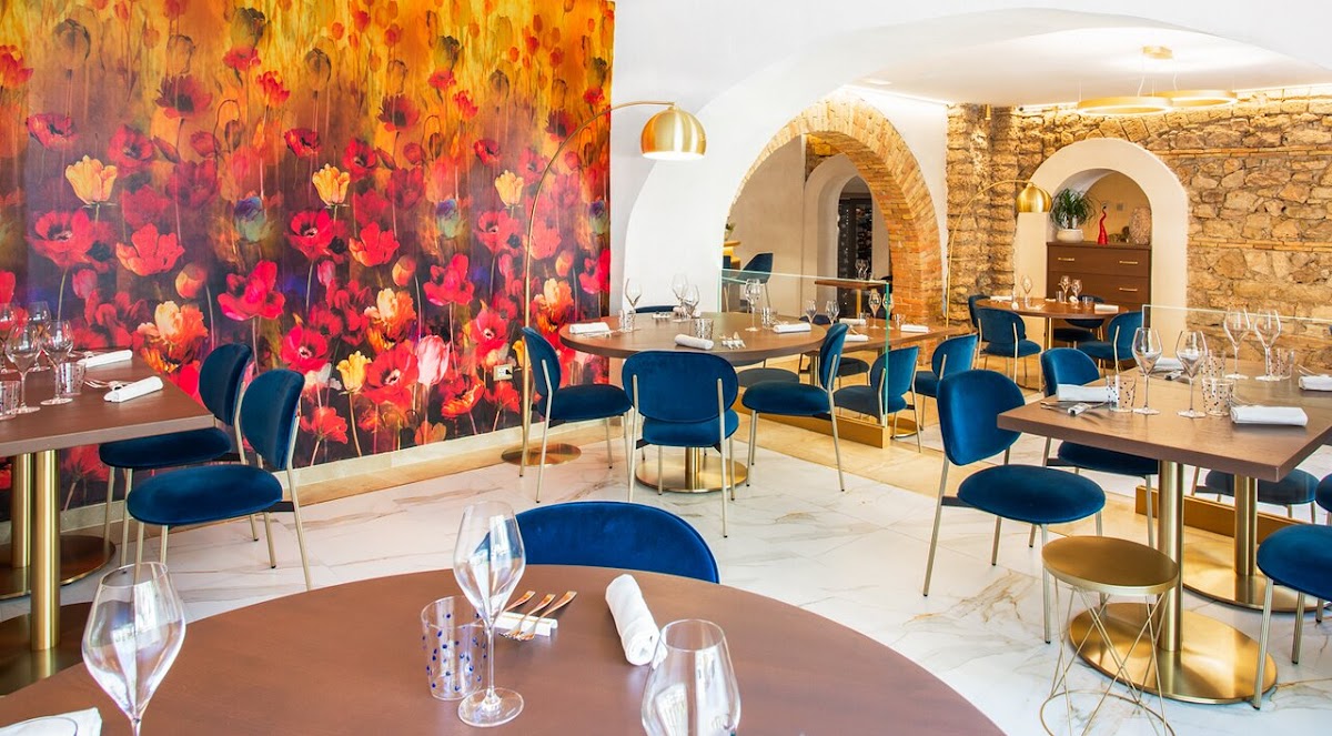Aura Restaurant