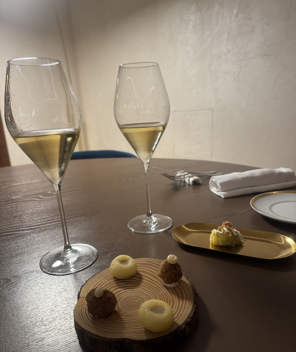 Aura Restaurant Photo 6