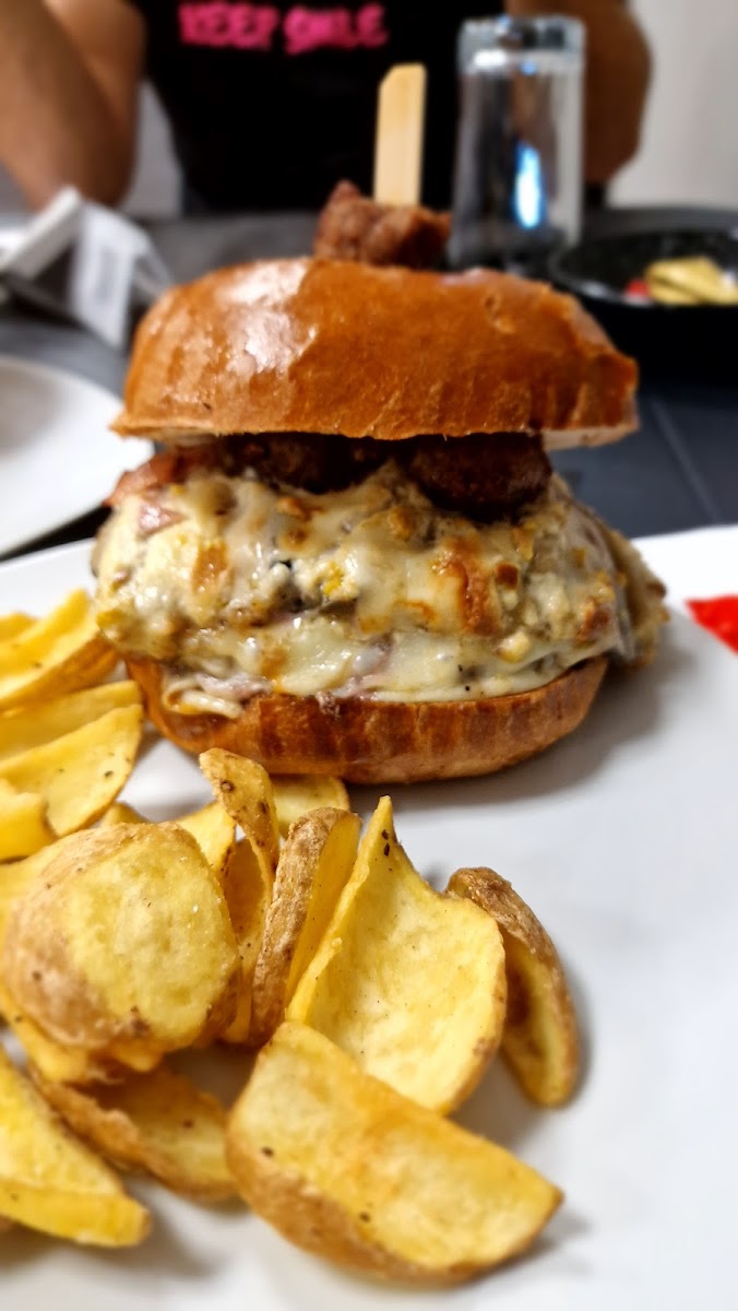 Godi Burger (America’n Burger’ ) Photo 10