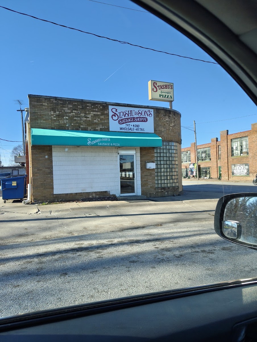 Stashu's Pizza & Deli Photo 2