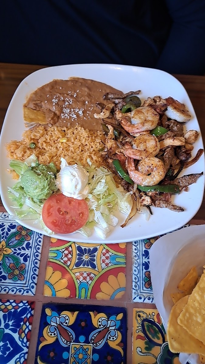 Lola's Mexican Cuisine & Cantina Photo 3