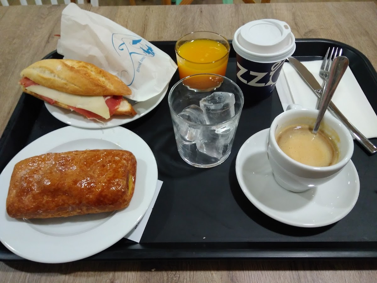 Cafetería Hospital de León Photo 9