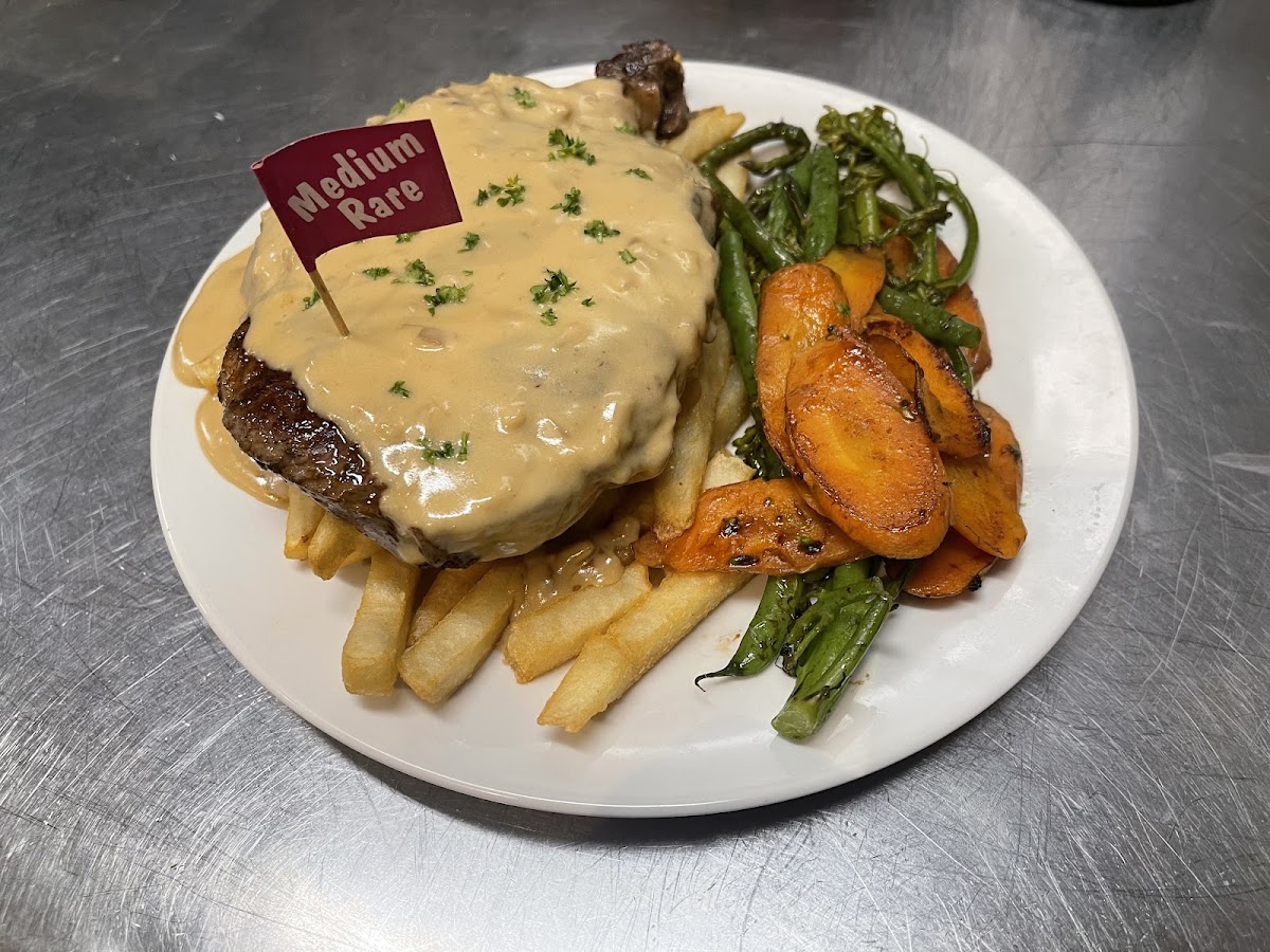 Zeus's Bar & Grill/Cafe Photo 4