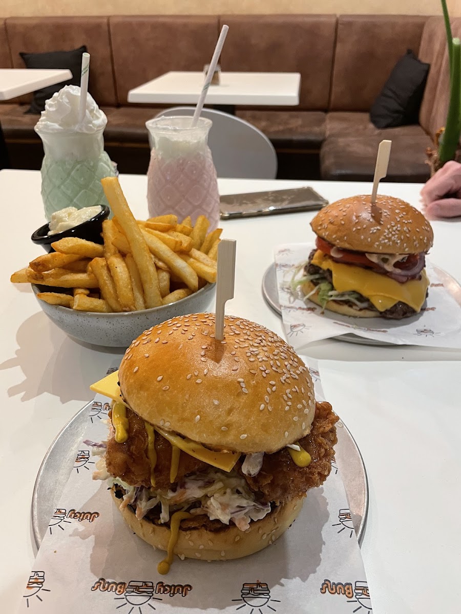 Juicy Buns Burgers Photo 2