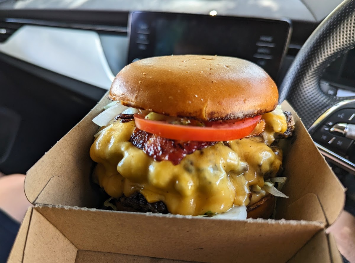 Juicy Buns Burgers Photo 4