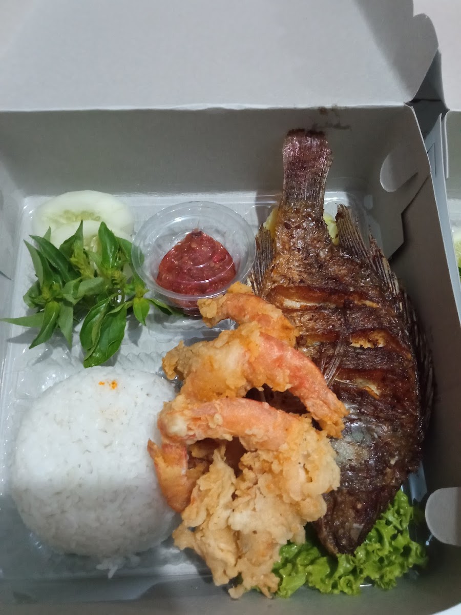 Warung Prasmanan Bu Nur