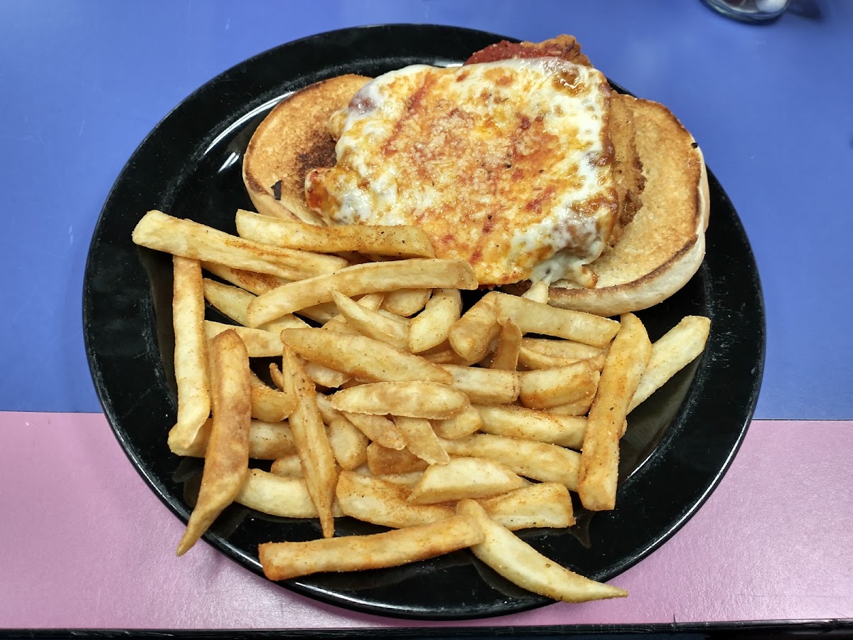Papi's Place at Firehouse Diner Photo 3