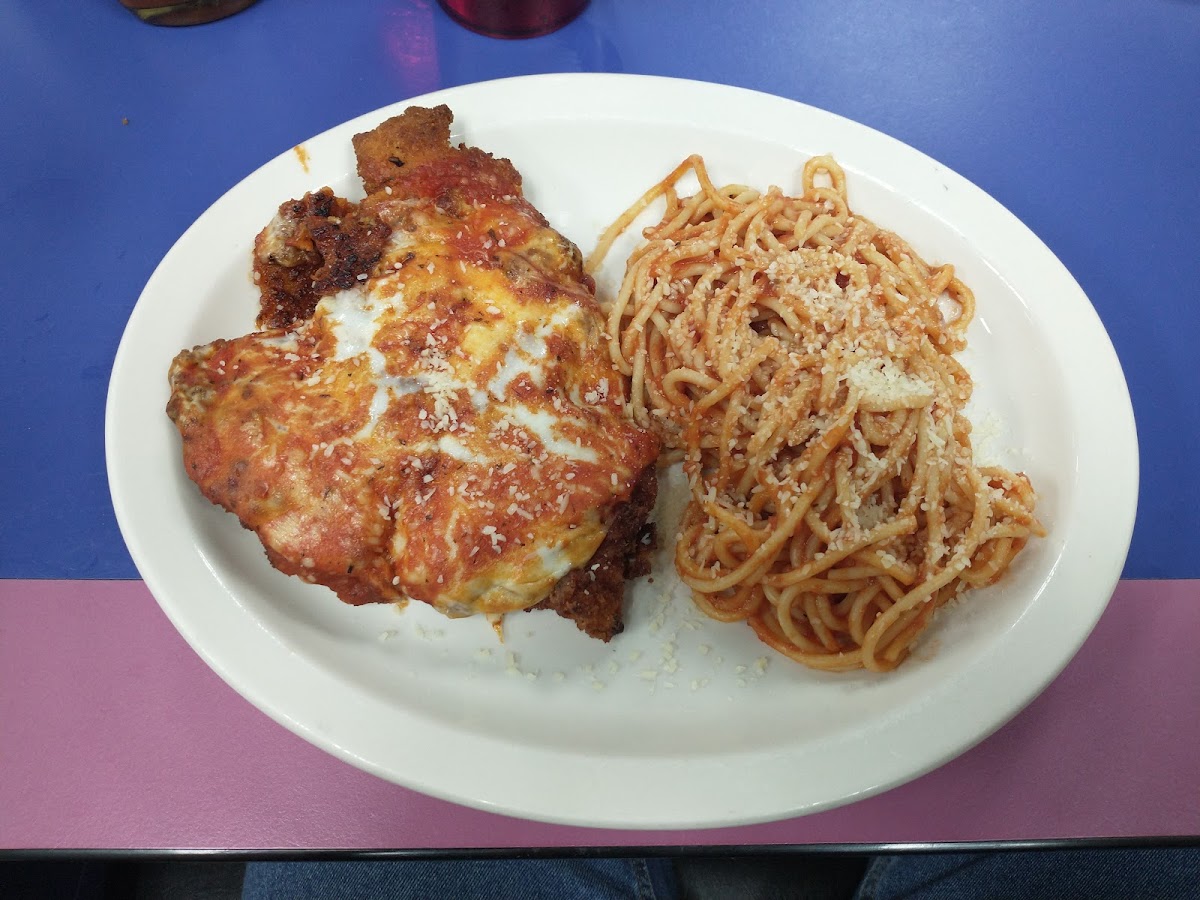 Papi's Place at Firehouse Diner Photo 4