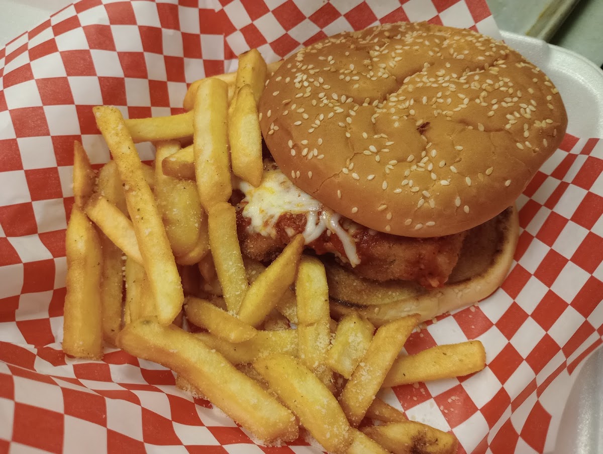 Papi's Place at Firehouse Diner Photo 5
