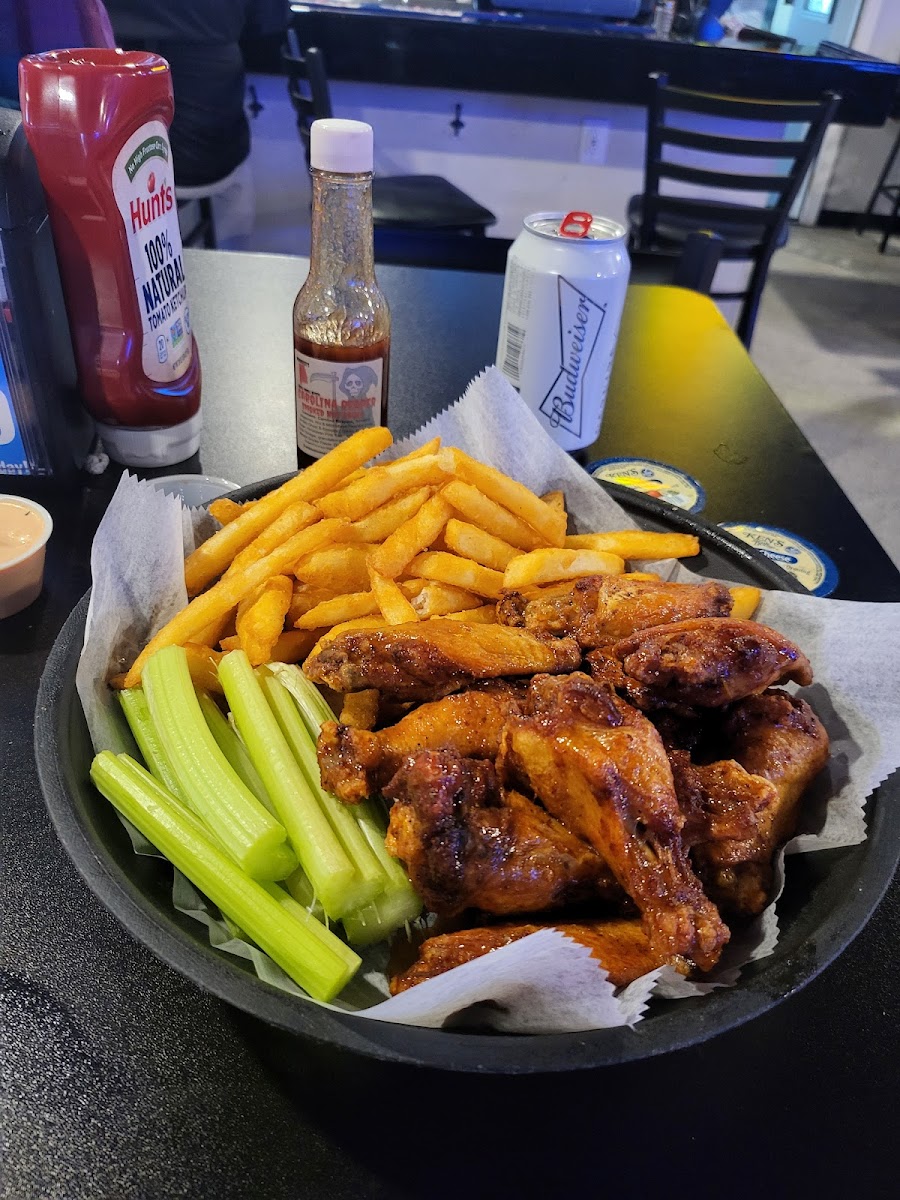 Pour Decisions Sports Bar Photo 6