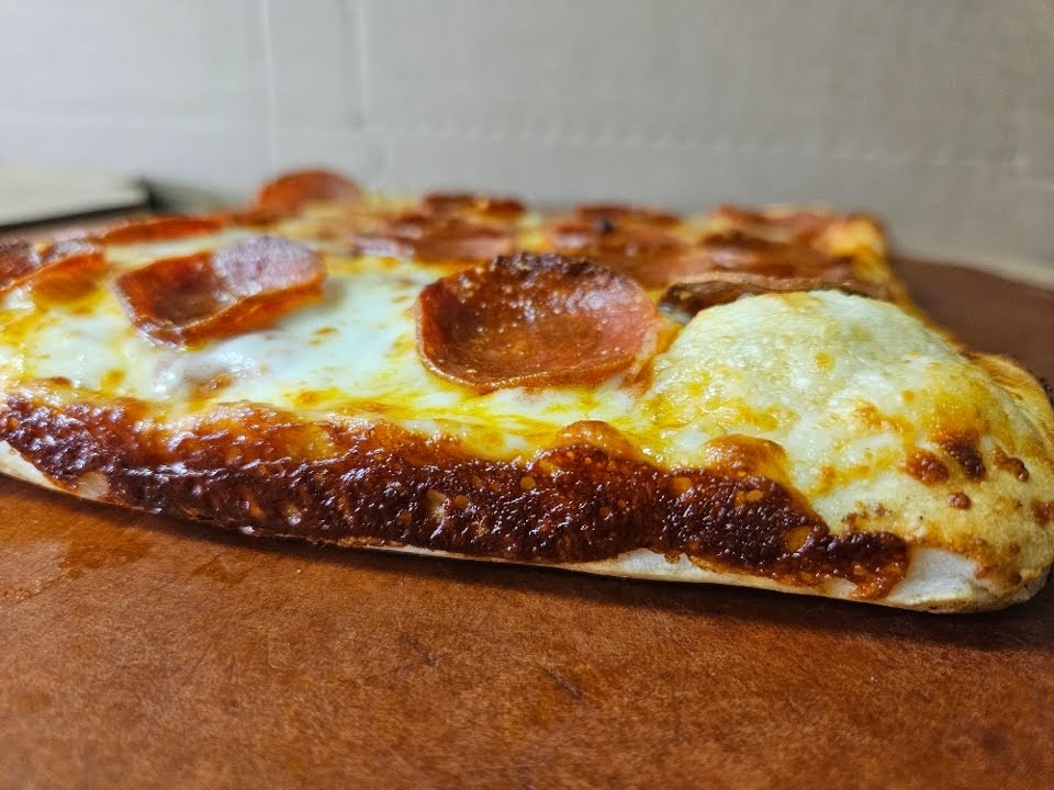 Big Cheese Pizza Photo 4