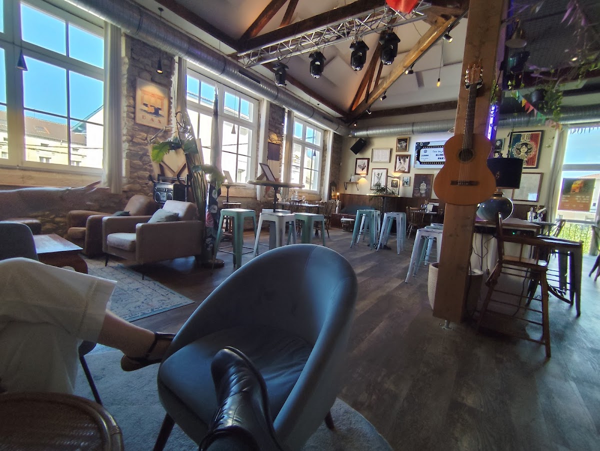 Chez Nous, French Pub & Savoir-Vivre Photo 4