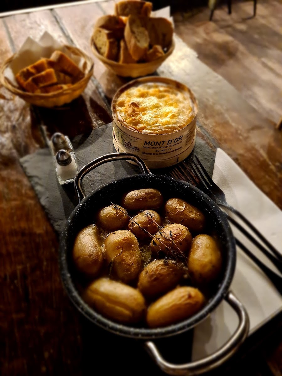 Chez Nous, French Pub & Savoir-Vivre Photo 8
