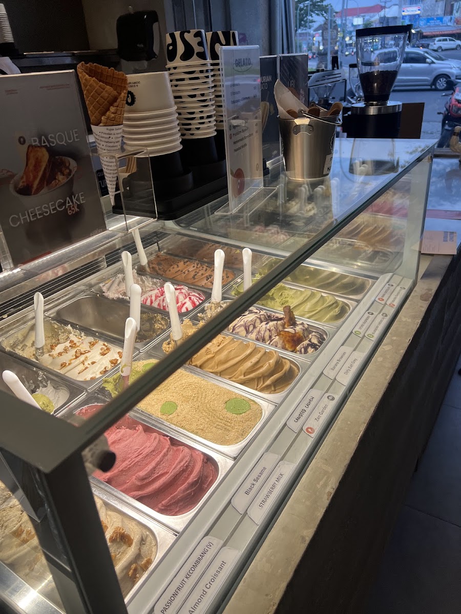 Pinkies Gelato & Coffee Photo 3
