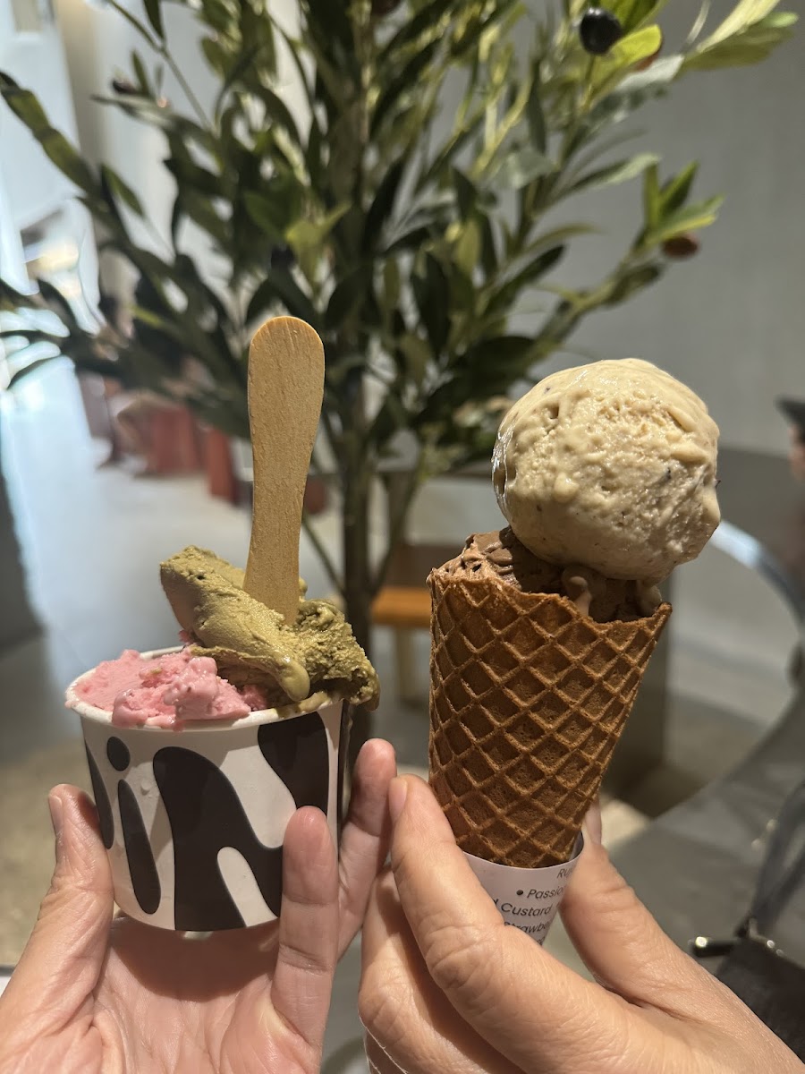 Pinkies Gelato & Coffee Photo 5