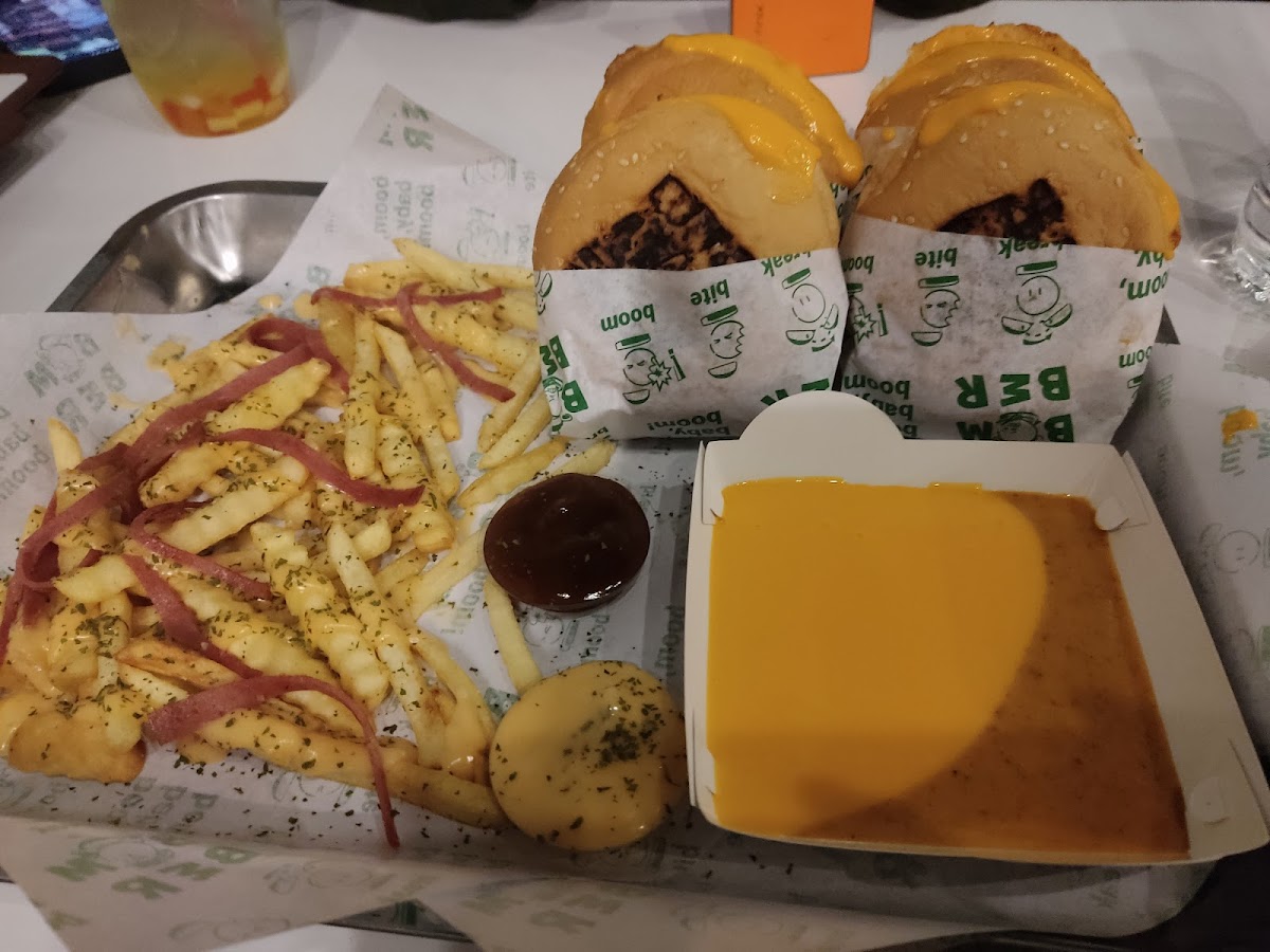 Bomber Burger Photo 5