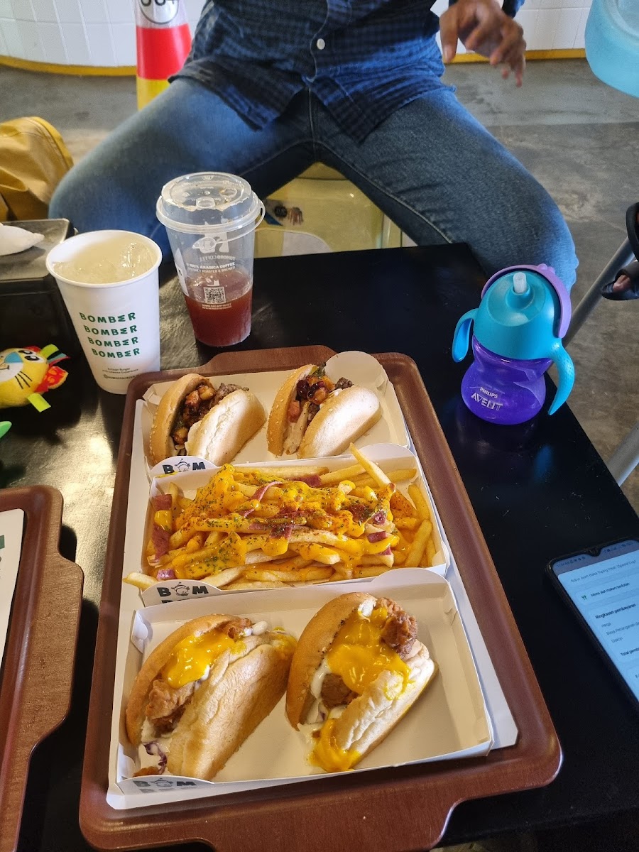 Bomber Burger Photo 8