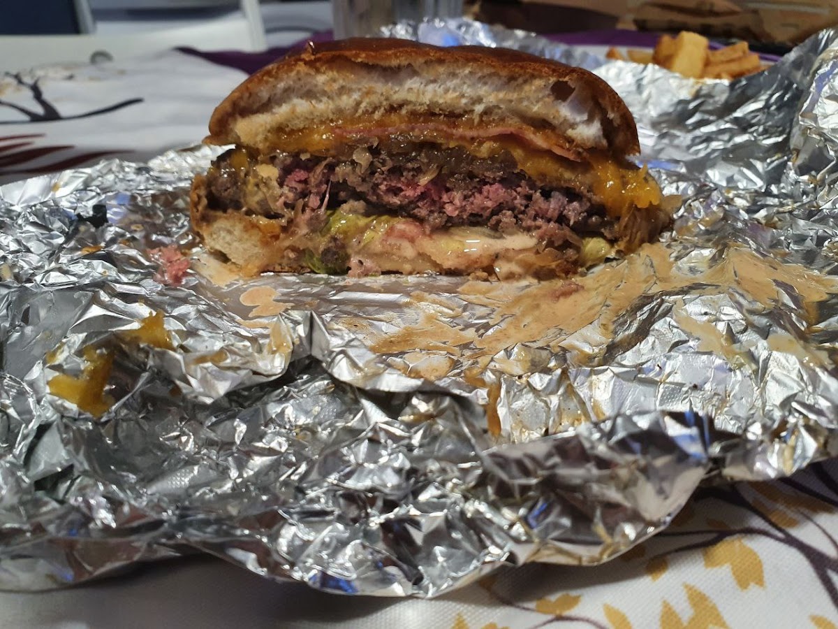 La Nave Burger Photo 10