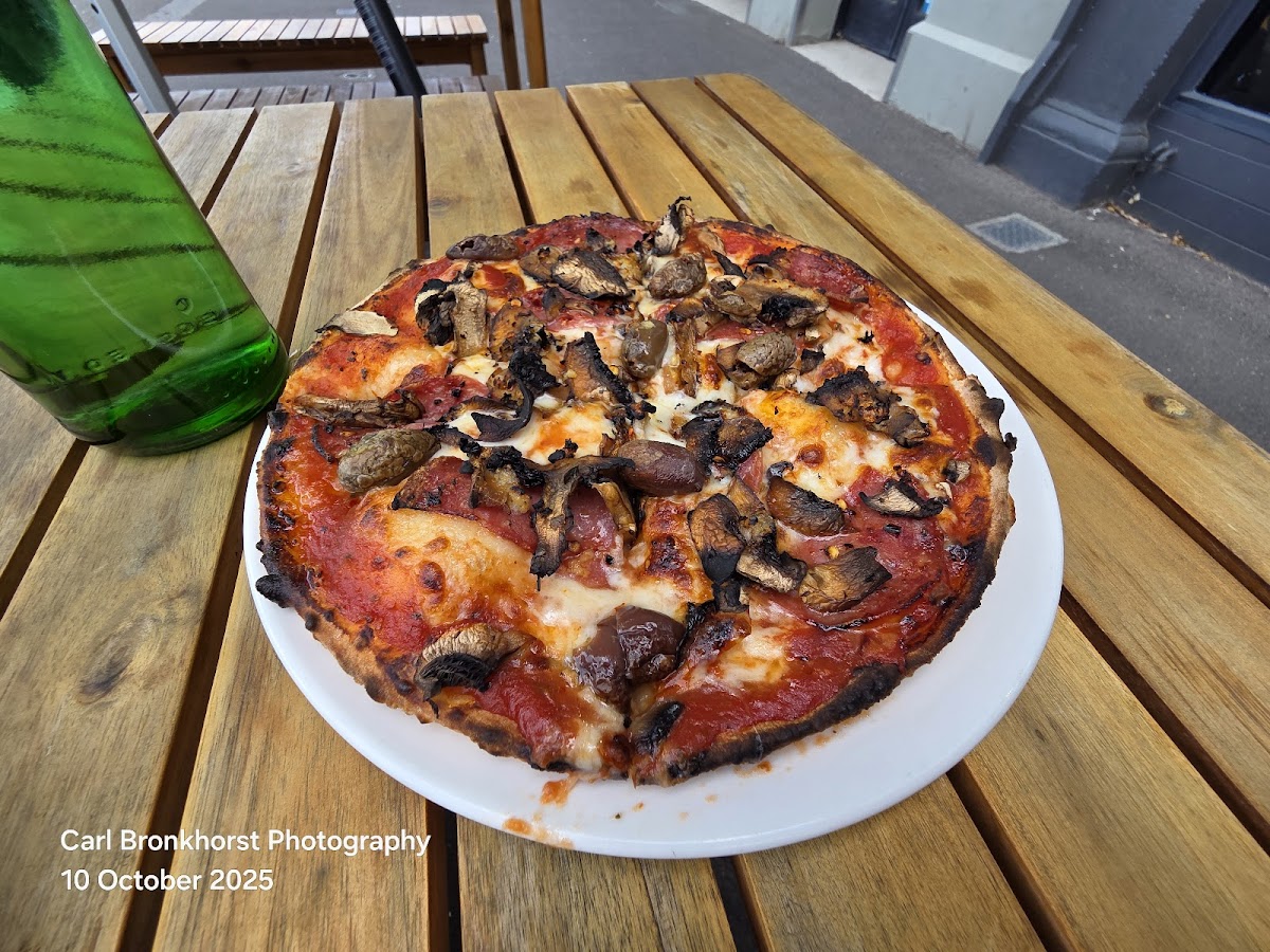 Nonno's Pizzeria Photo 4