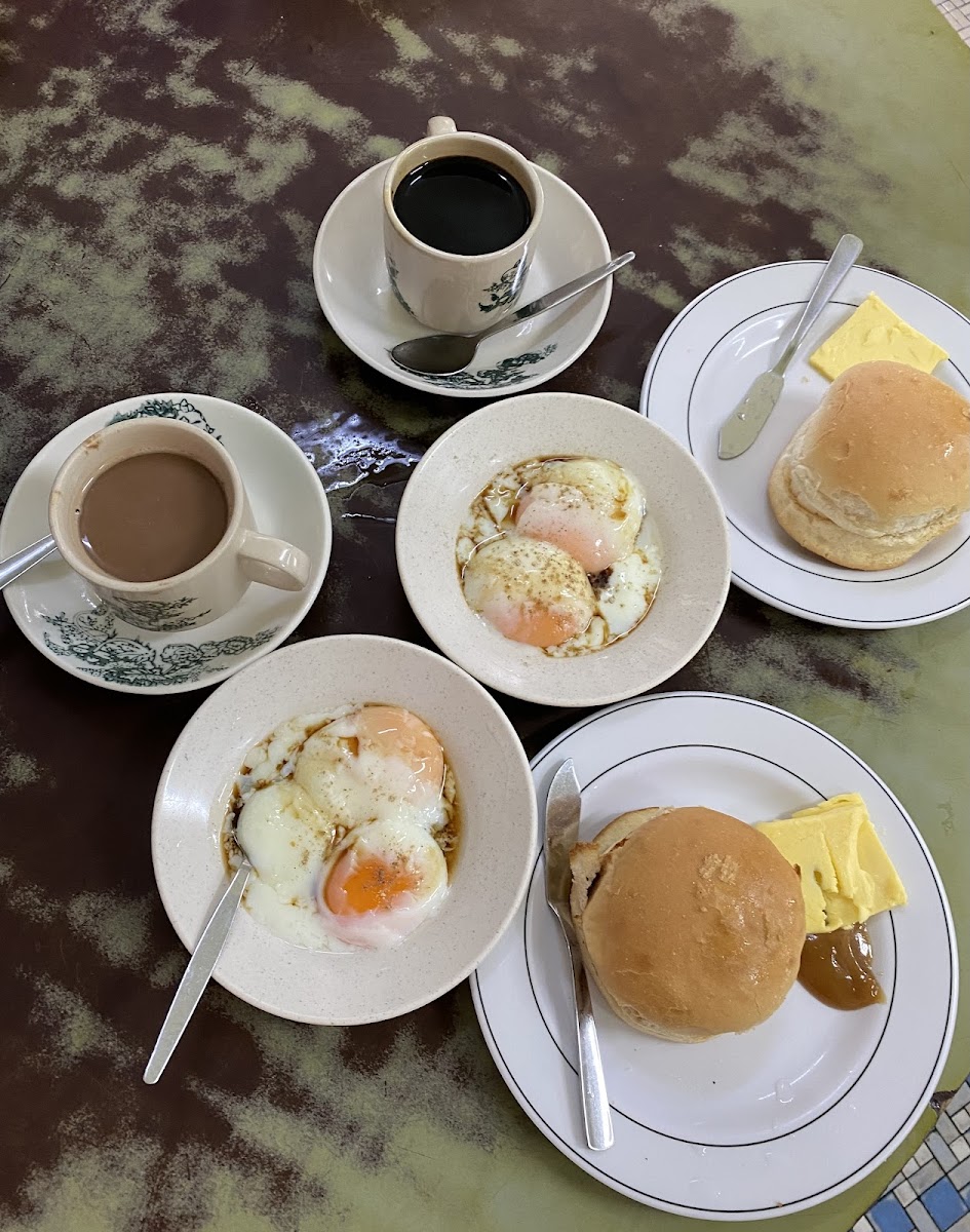 Kedai Kopi Taman Eng Ann 興利茶冰室 Photo 3