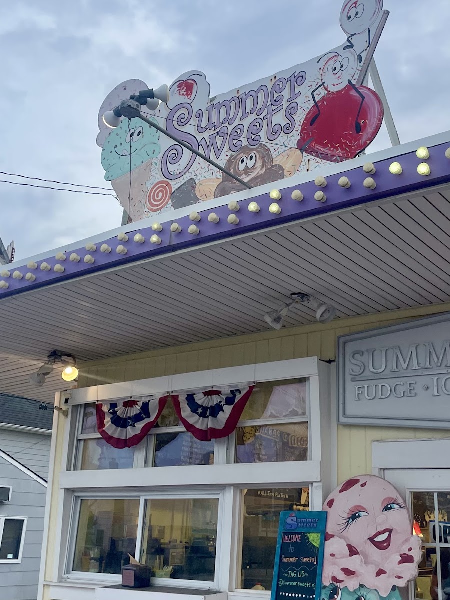 Summer Sweets Ice Cream Shop in Lavallette, NJ Photo 3