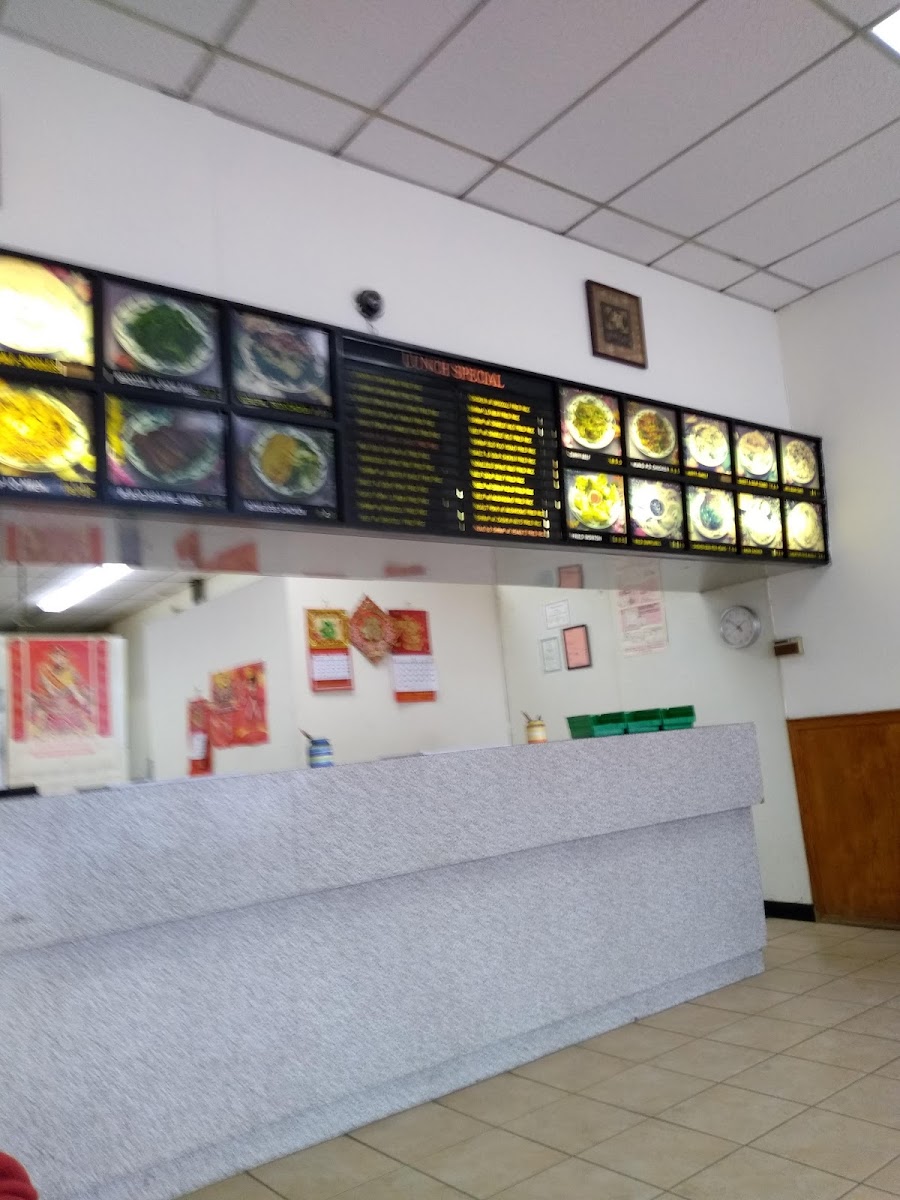 Lucky House Chinese Restaurant Photo 4