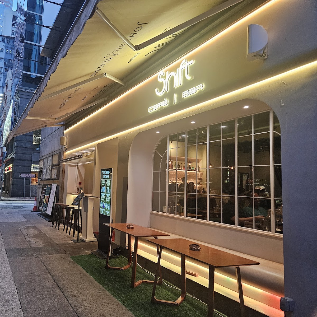 Shift Cafe & Bar Photo 3