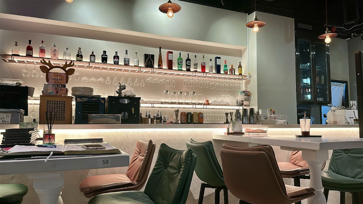 Shift Cafe & Bar Photo 7