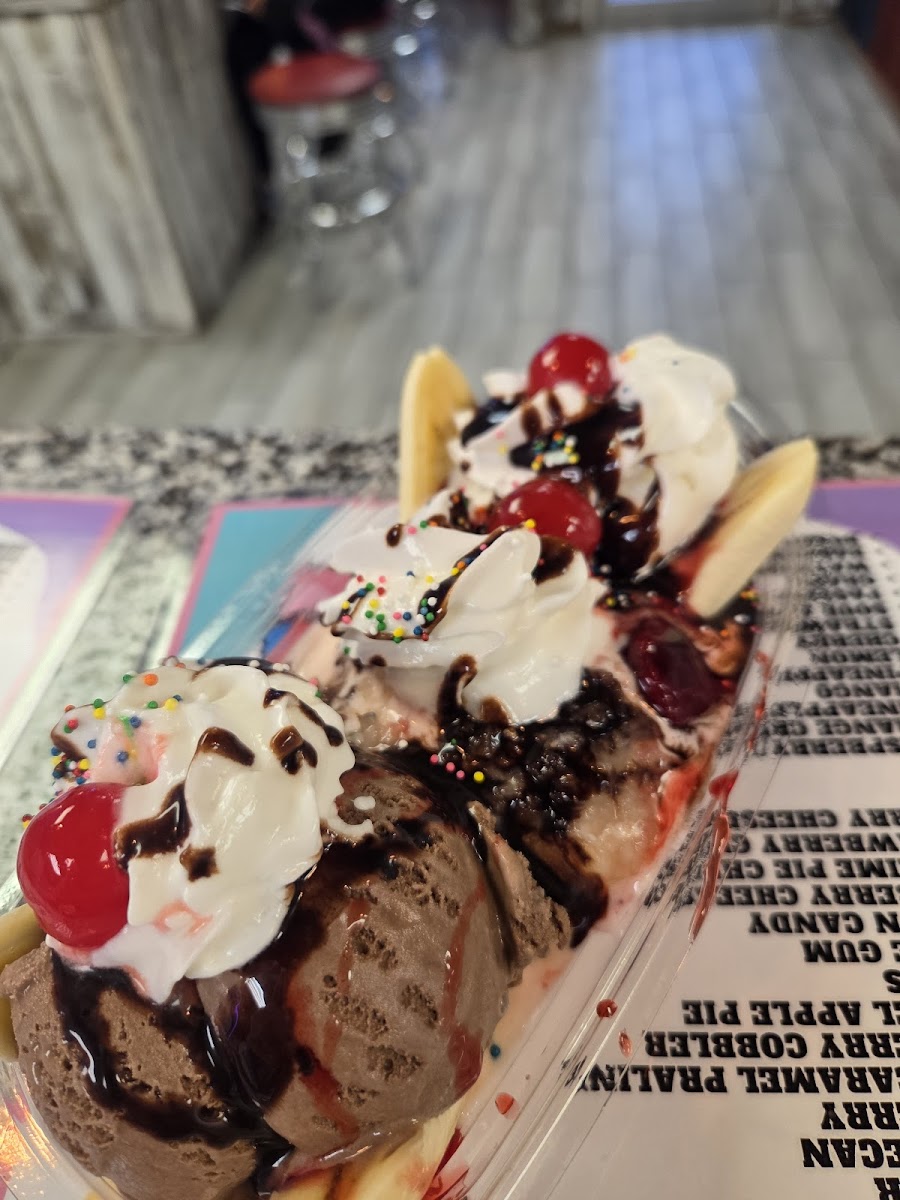 4 Sisters Ice Cream Photo 3