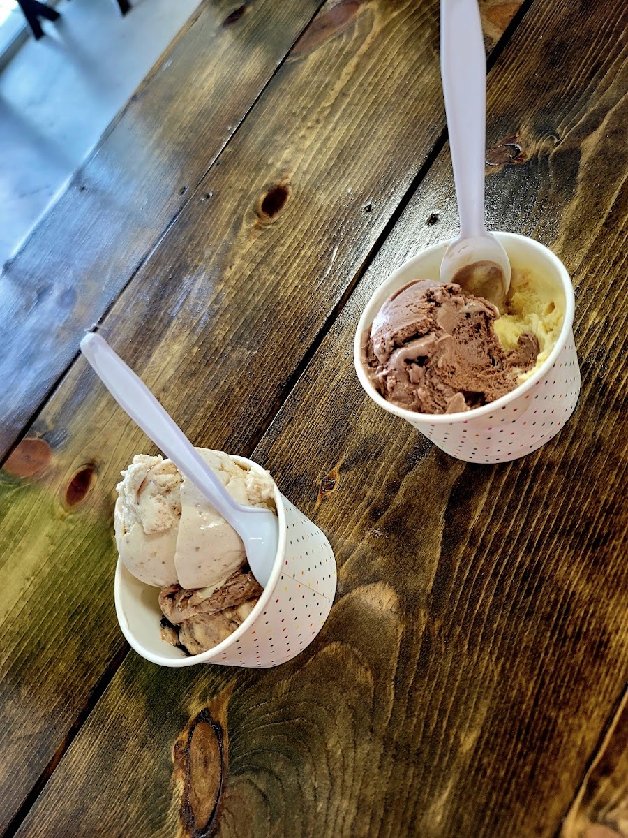 4 Sisters Ice Cream Photo 6