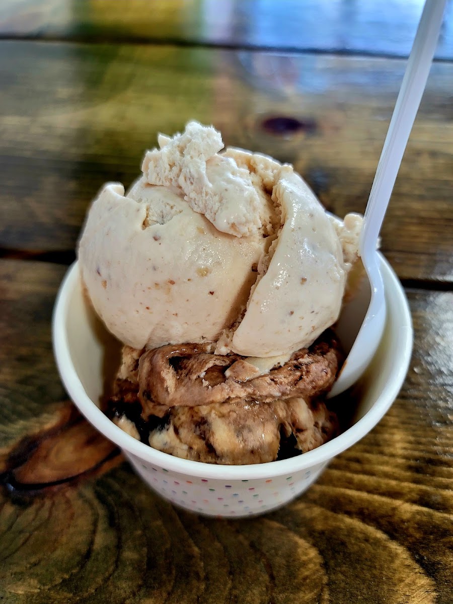 4 Sisters Ice Cream Photo 7