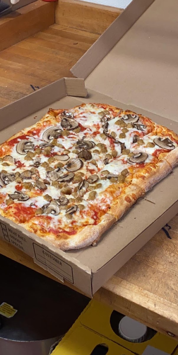 Peppy's Pizzeria Photo 6