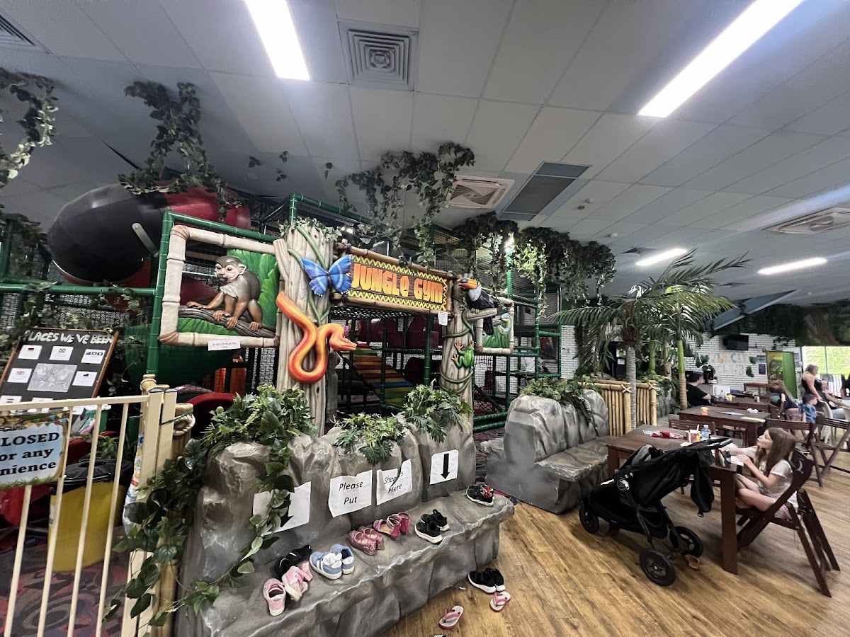 Jungle Club Photo 3