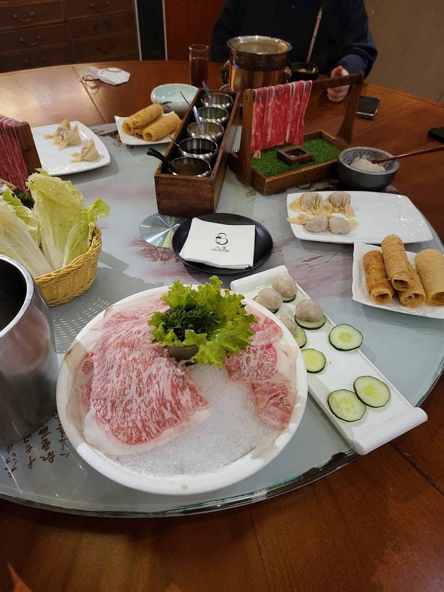 Eight Treasures Plaza Indonesia 八宝精品火锅店 Photo 5
