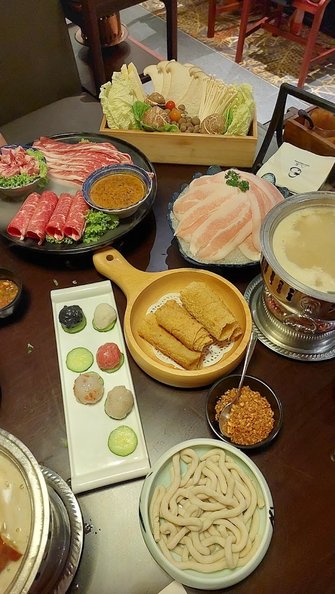 Eight Treasures Plaza Indonesia 八宝精品火锅店 Photo 6