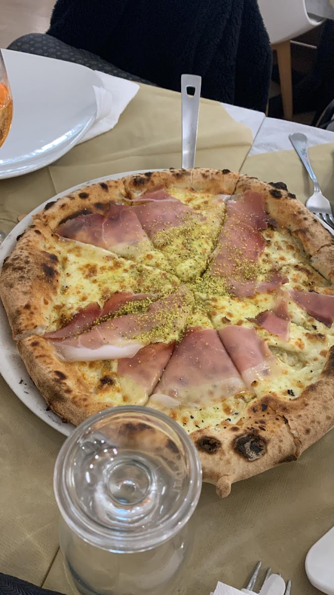 Pizzeria Oneida Photo 8