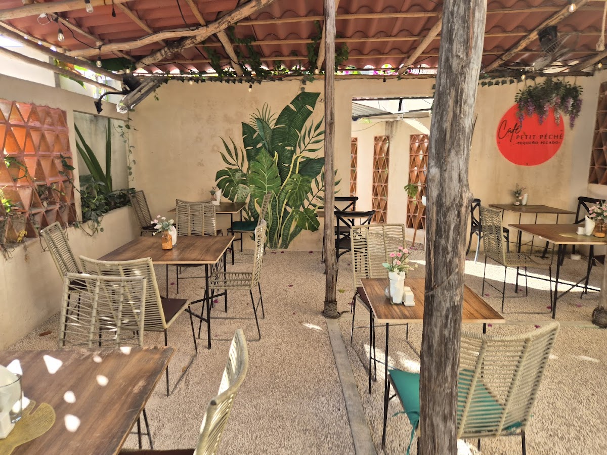 Cafe Petit Peche