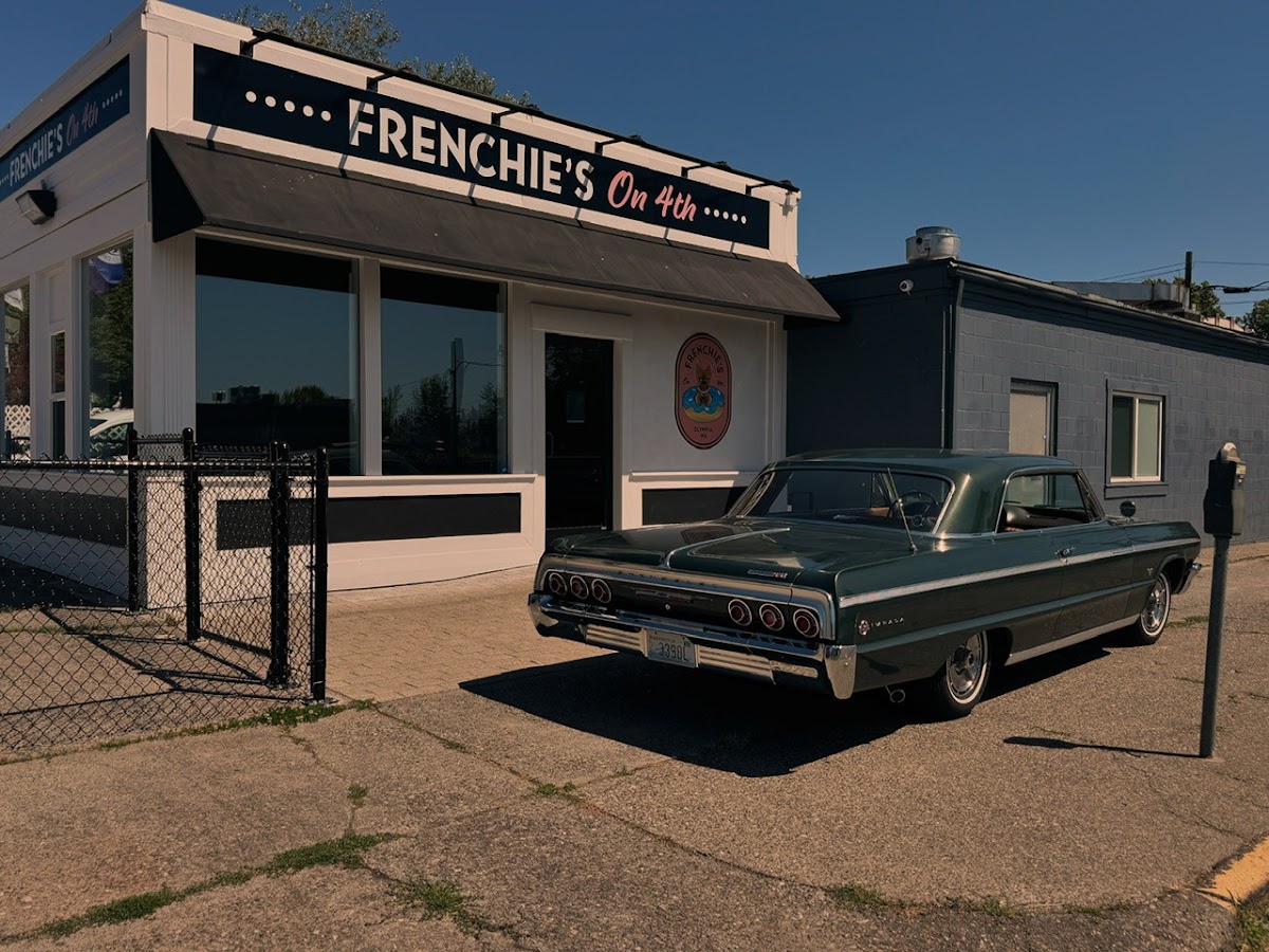 Frenchie's on 4th