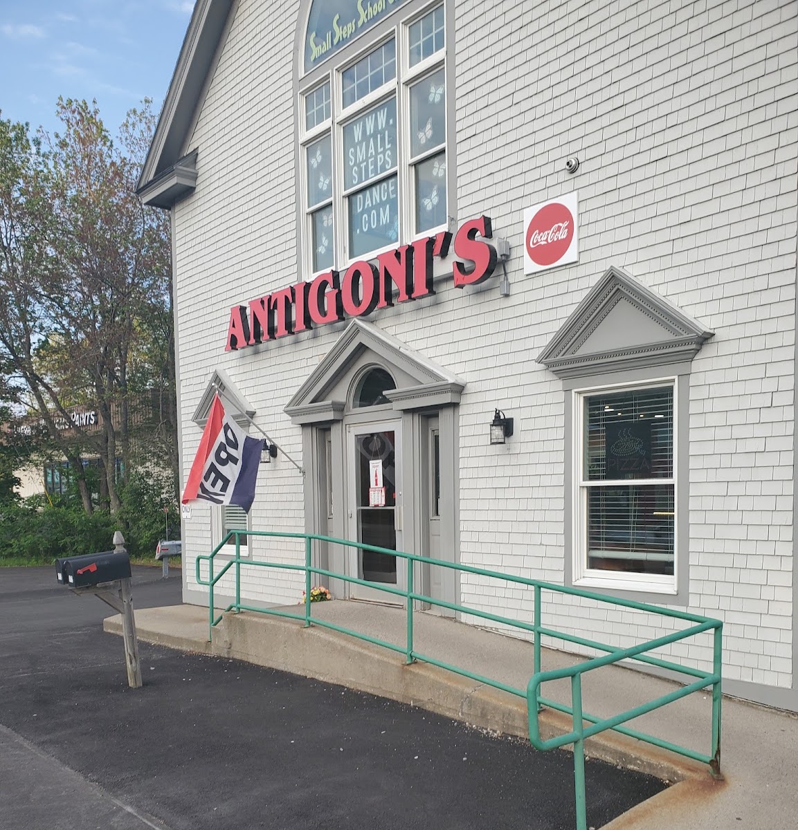 Antigoni’s Pizza Photo 4