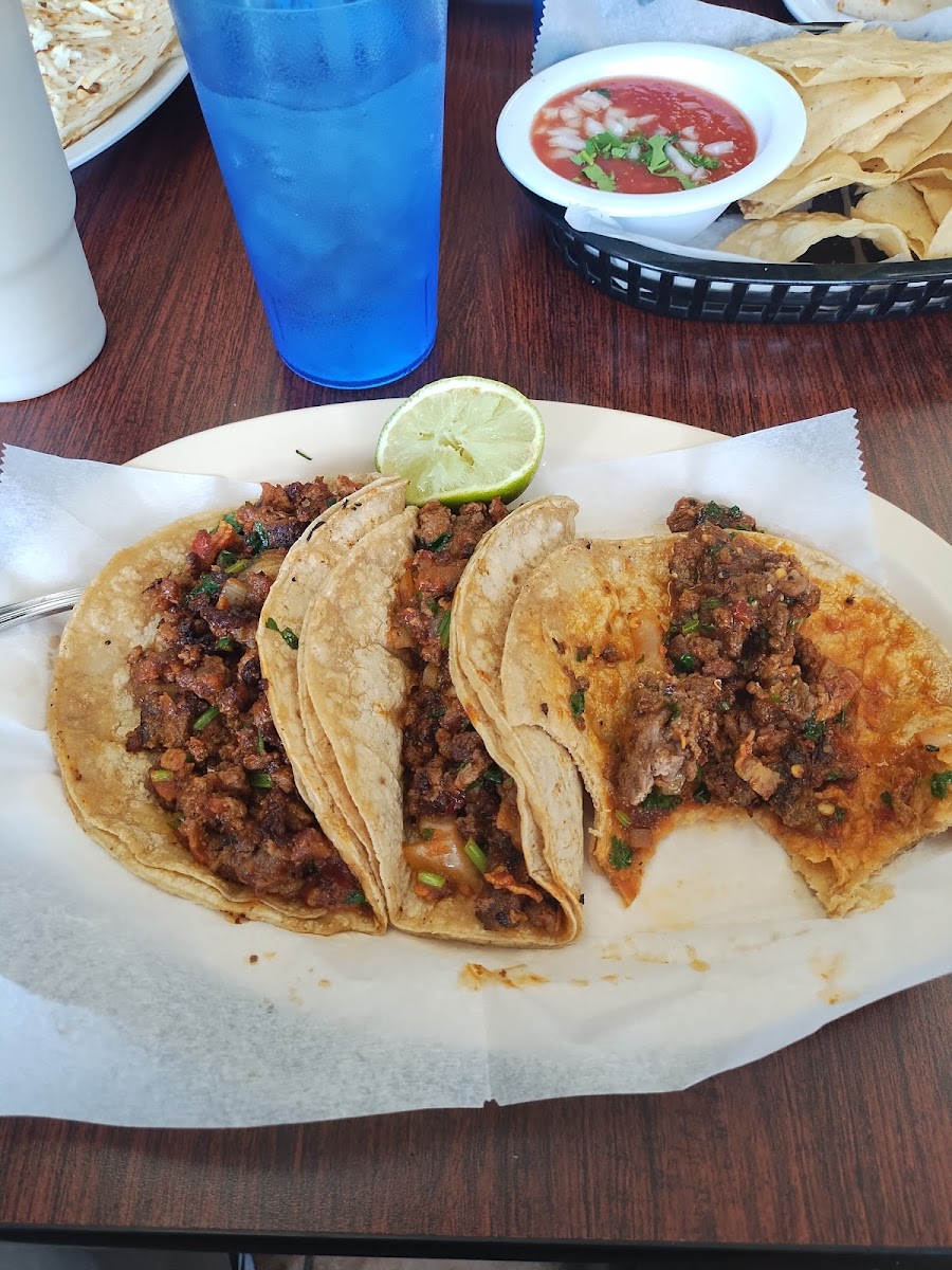 El Rio Authentic Mexican Restaurant Photo 2