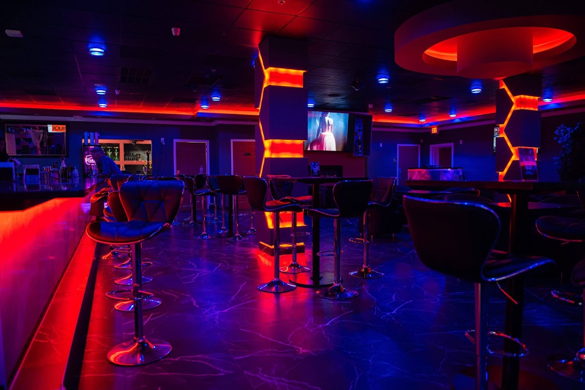 Charlie’s Liquor & cigar bar & grill