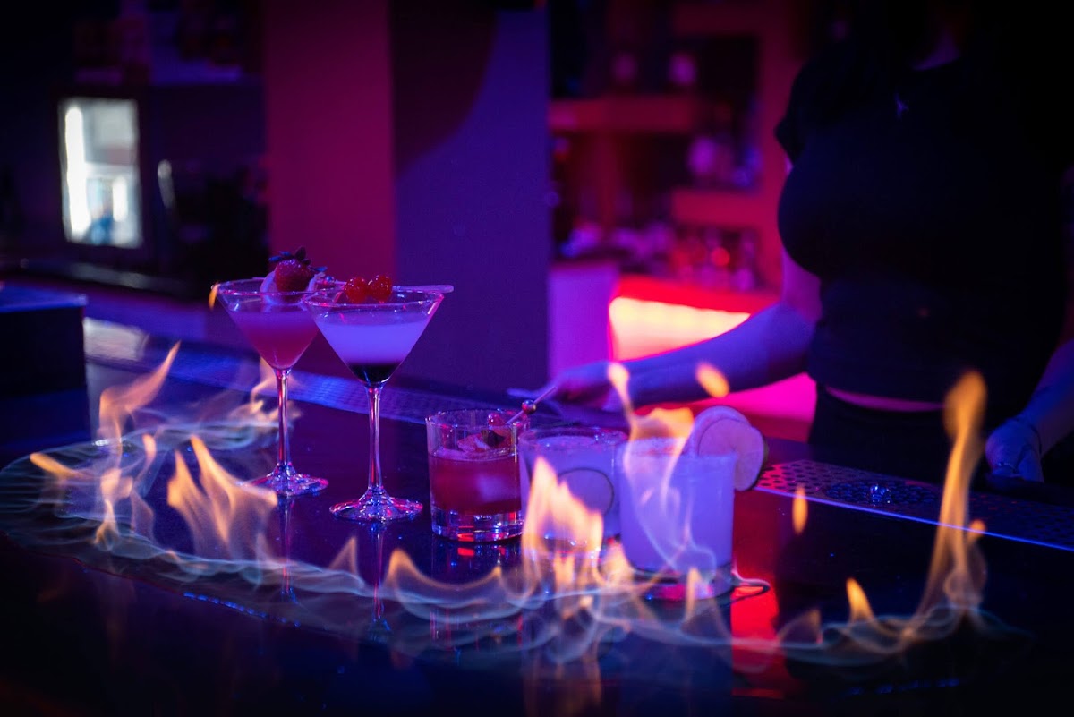 Charlie’s Liquor & cigar bar & grill Photo 4
